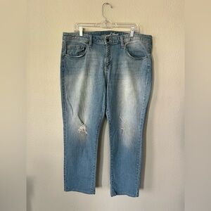 Universal Thread Medium Light Boyfriend Distressed Midrise Crop Women’s Size 16
